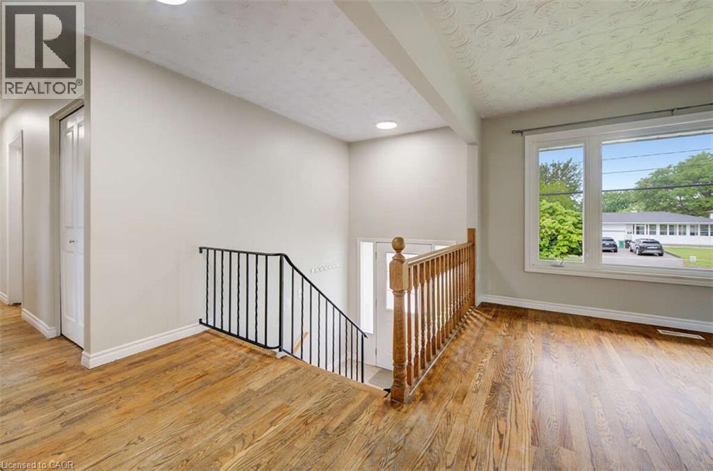 939 Strasburg Road, Kitchener, Ontario  N2E 1T6 - Photo 5 - 40843513