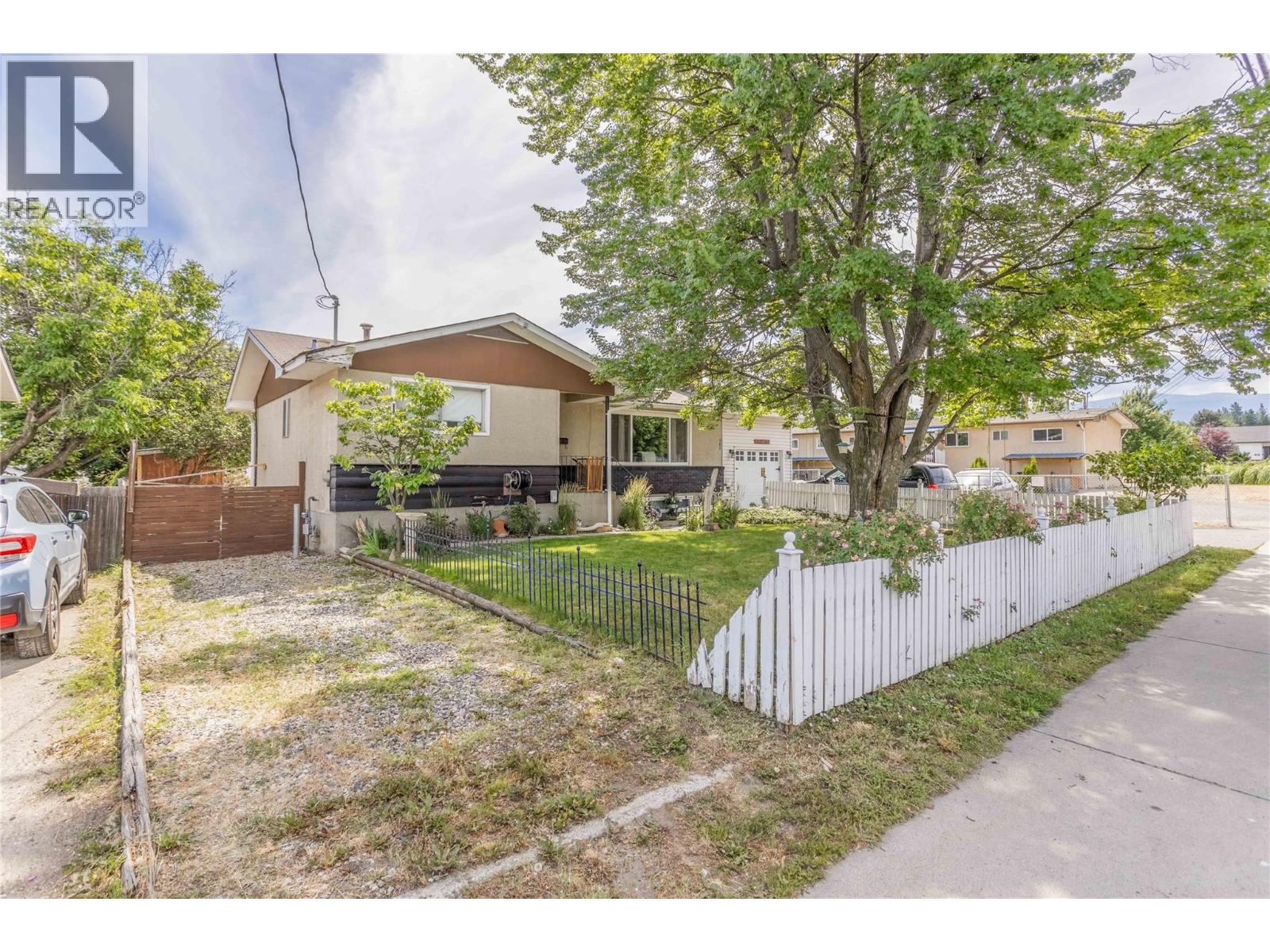 585 Rutland Road S, Kelowna, British Columbia  V1X 3A2 - Photo 2 - 10392815