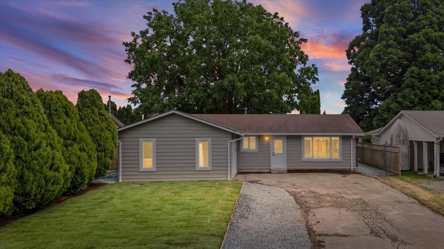 8900 CHARLES STREET|Chilliwack Proper South