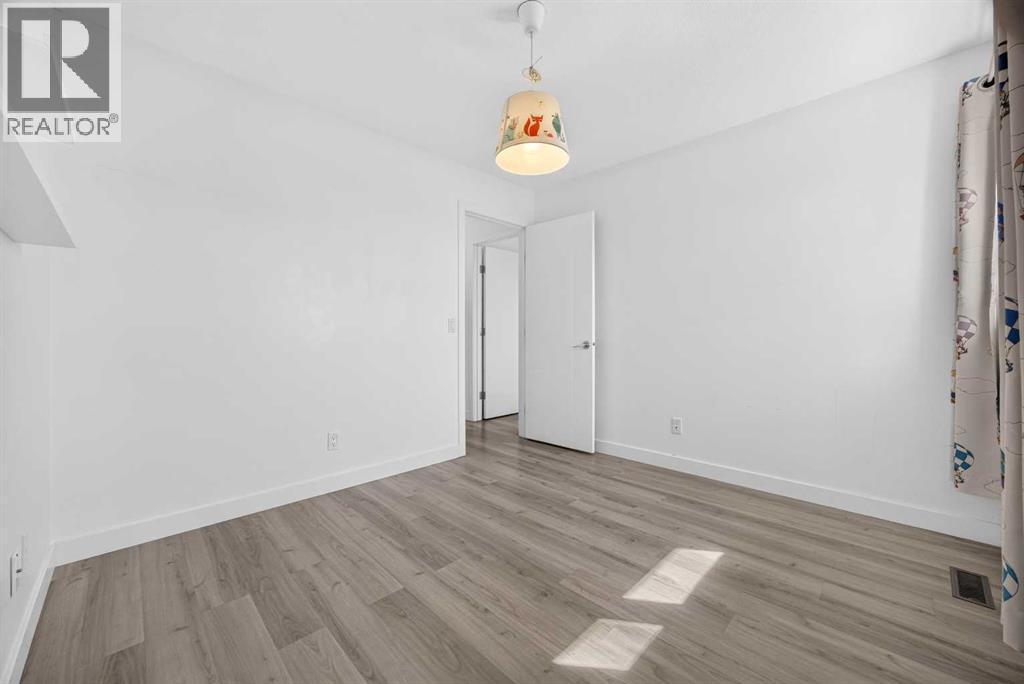 7 Signature Mews Sw, Calgary, Alberta  T3H 2V6 - Photo 26 - A2323821