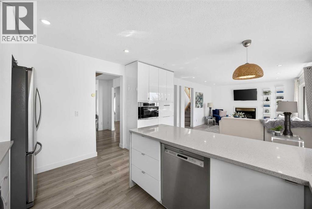 7 Signature Mews Sw, Calgary, Alberta  T3H 2V6 - Photo 15 - A2323821