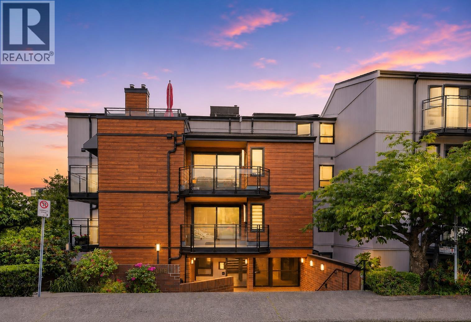 206 1340 DUCHESS AVENUE, West Vancouver, British Columbia