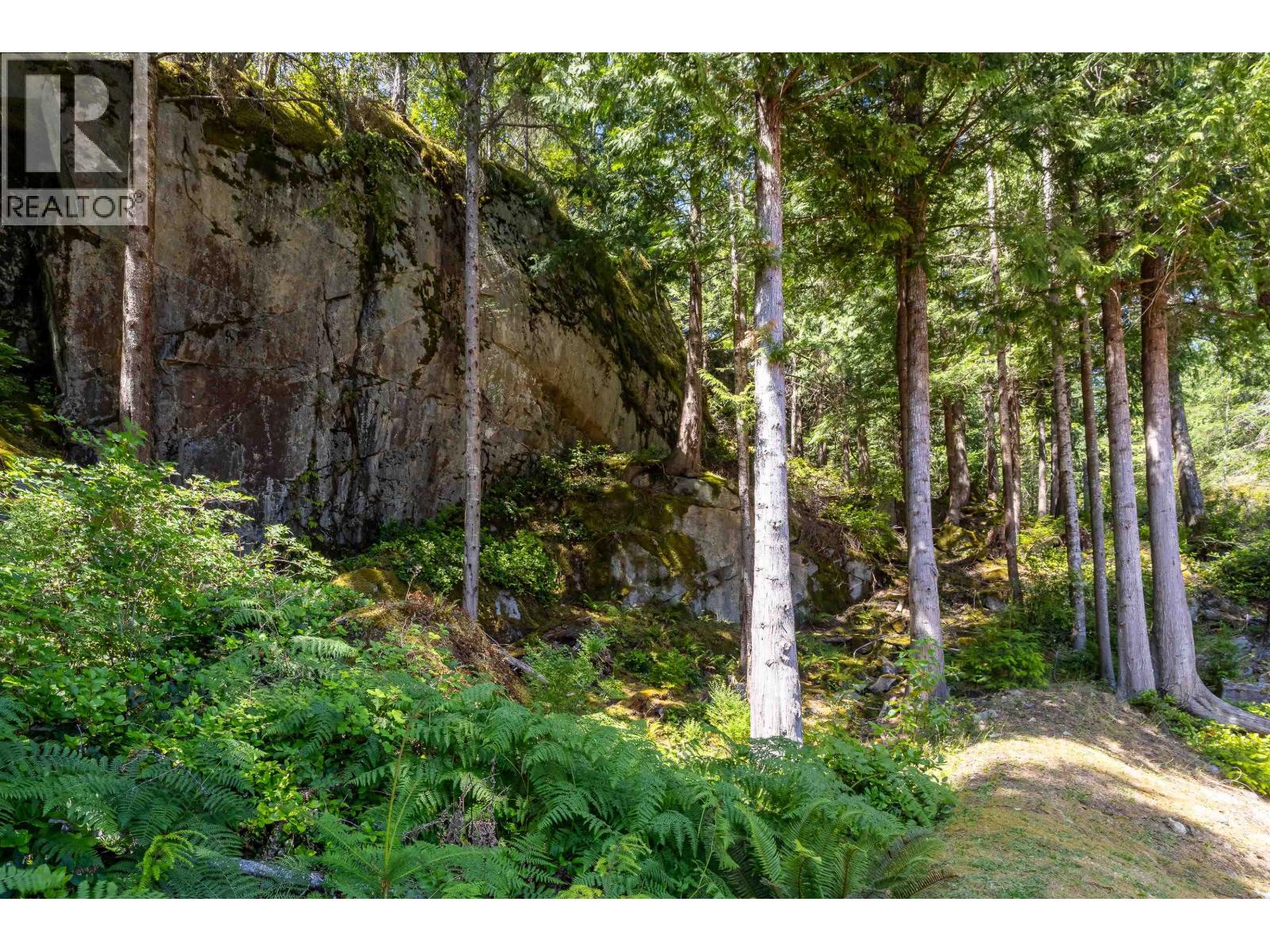 5823 Leaning Tree Road, Halfmoon Bay, British Columbia  V7Z 1C2 - Photo 2 - R3140508
