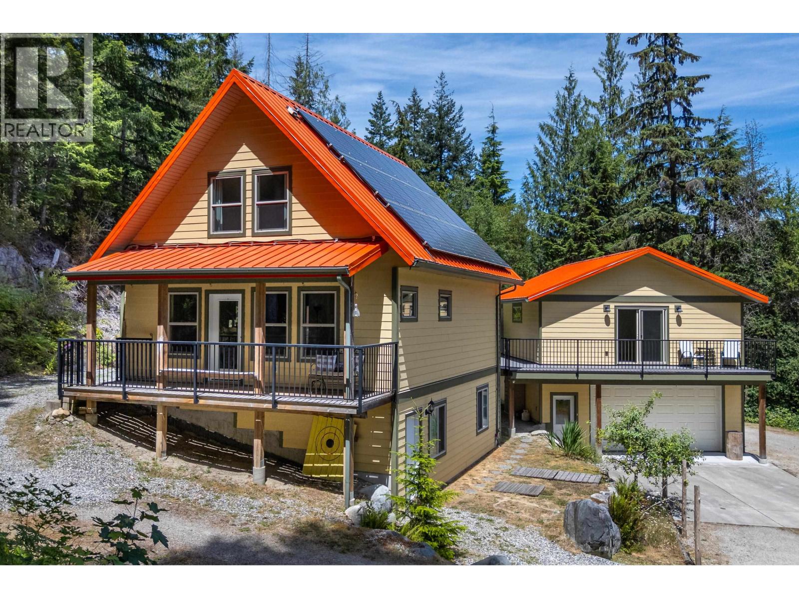5823 Leaning Tree Road, Halfmoon Bay, British Columbia  V7Z 1C2 - Photo 3 - R3140508