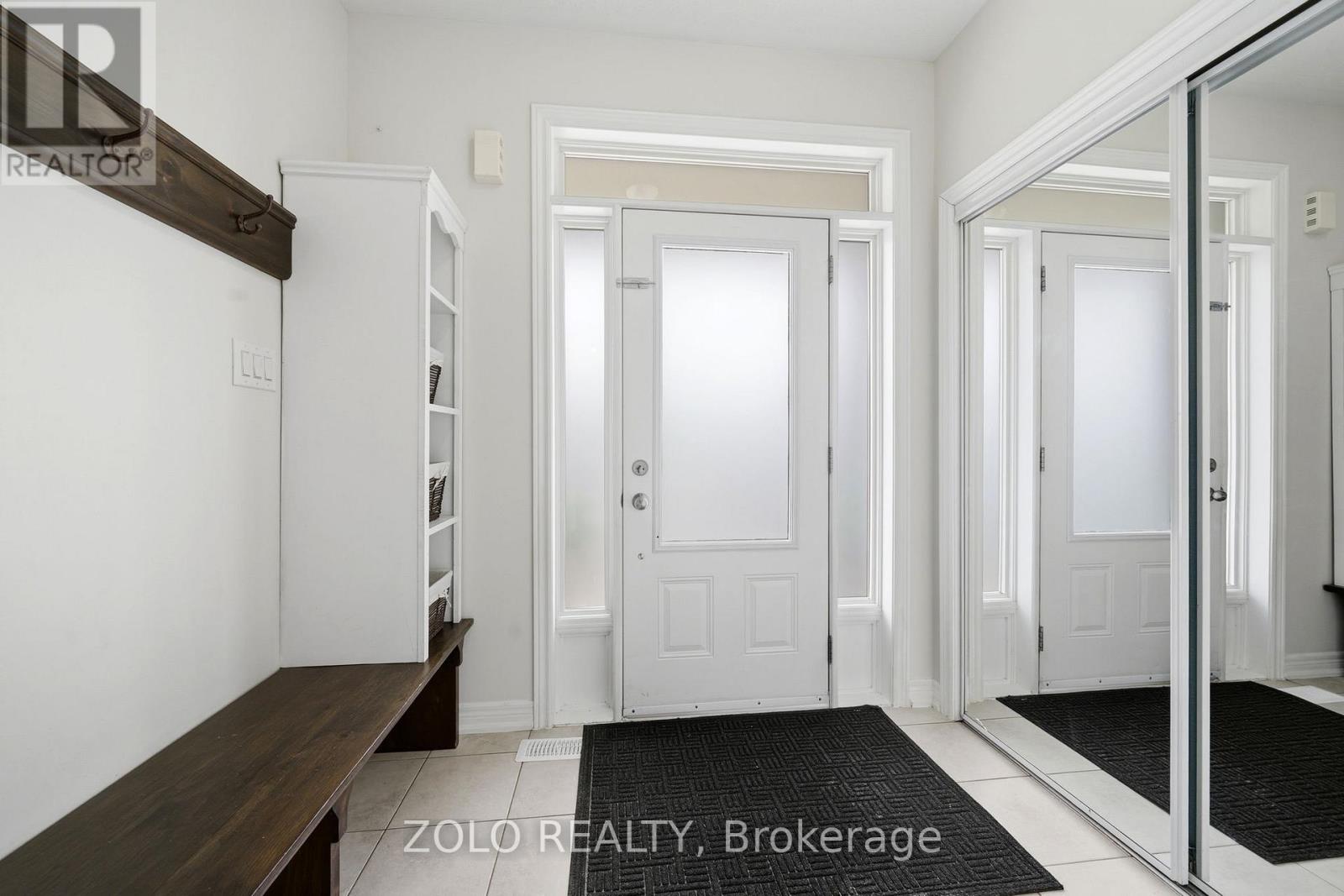 6 Diamond Leaf Lane, Halton Hills, Ontario  L7G 0G7 - Photo 4 - W13479834