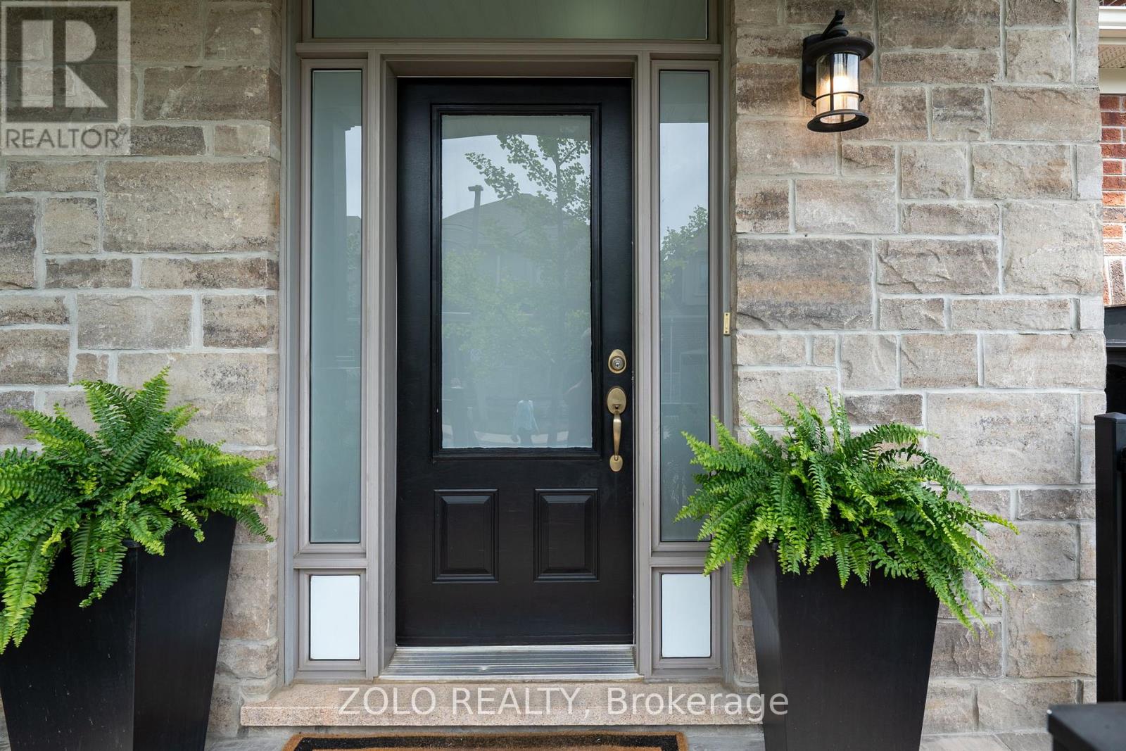6 Diamond Leaf Lane, Halton Hills, Ontario  L7G 0G7 - Photo 3 - W13479834