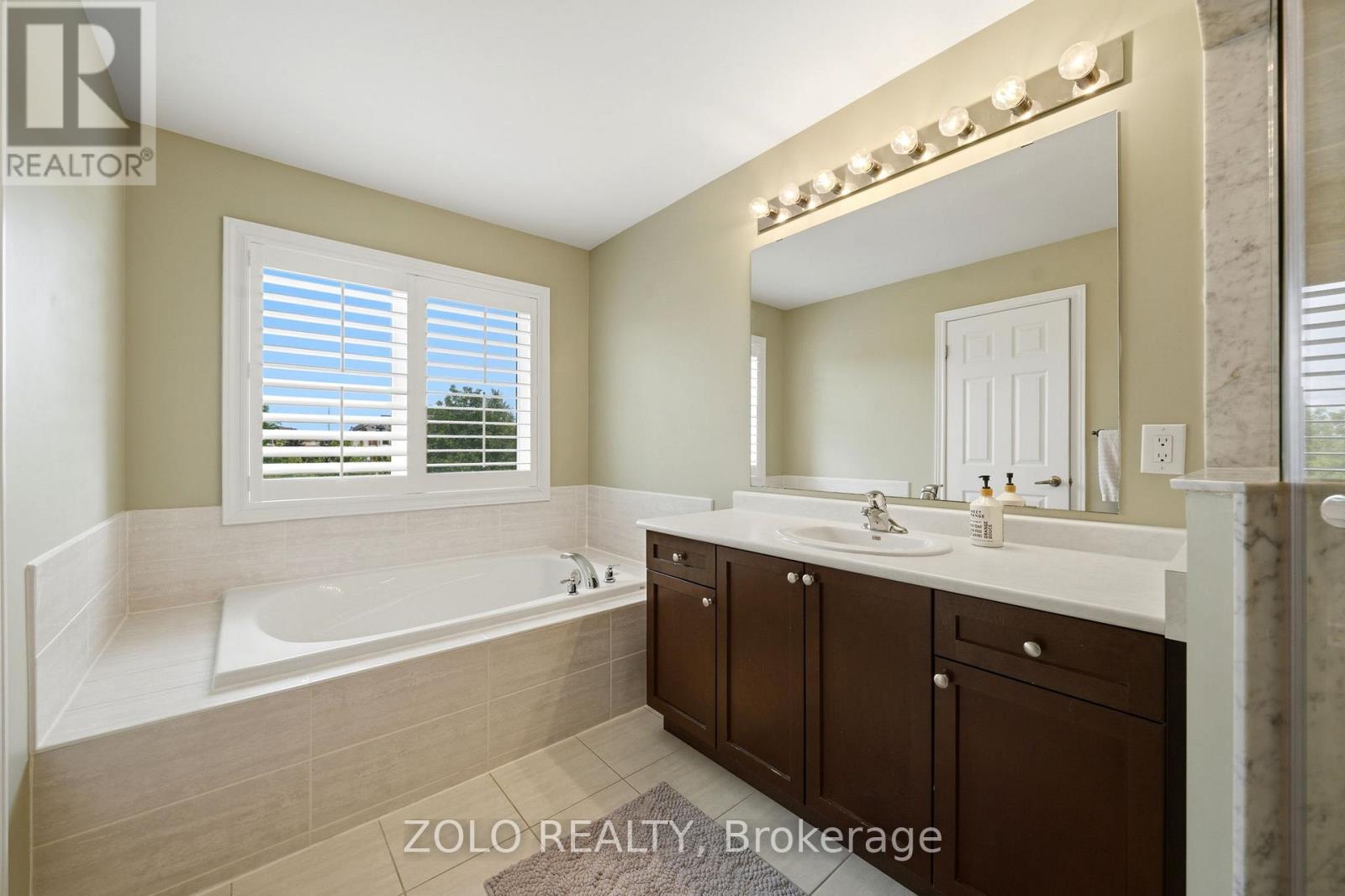 6 Diamond Leaf Lane, Halton Hills, Ontario  L7G 0G7 - Photo 19 - W13479834