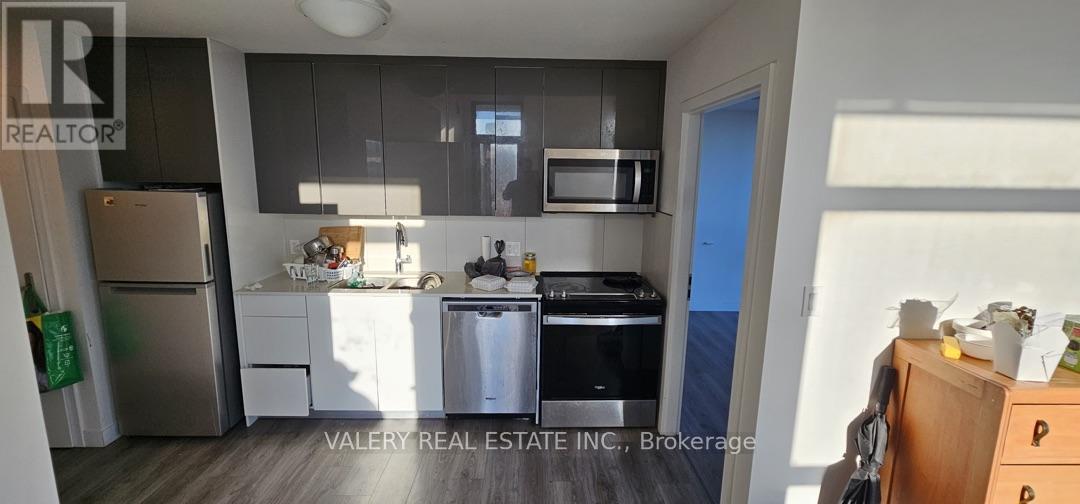 809 - 60 Frederick Street, Kitchener, Ontario  N2H 0C7 - Photo 1 - X13496454