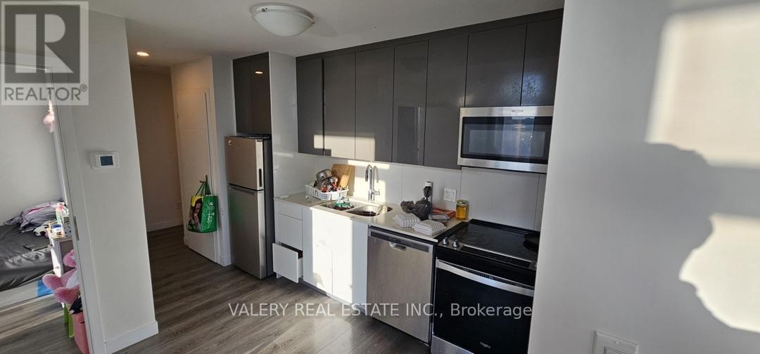 809 - 60 Frederick Street, Kitchener, Ontario  N2H 0C7 - Photo 2 - X13496454
