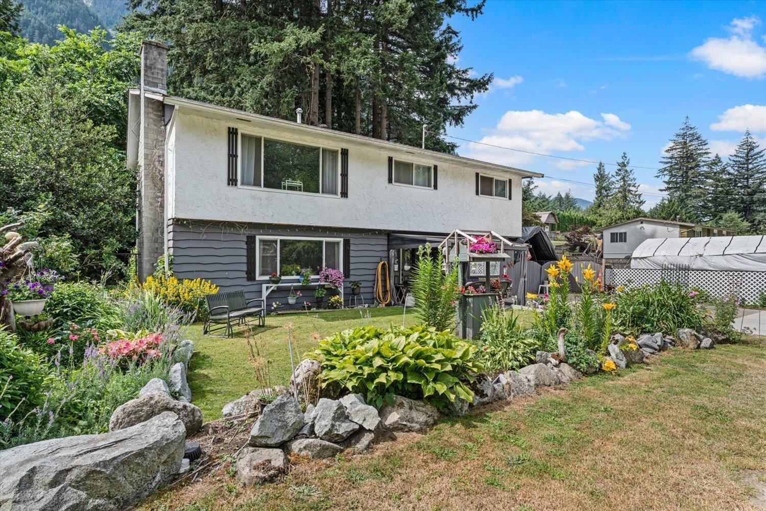 300 ROBERTSON CRESCENT|Hope