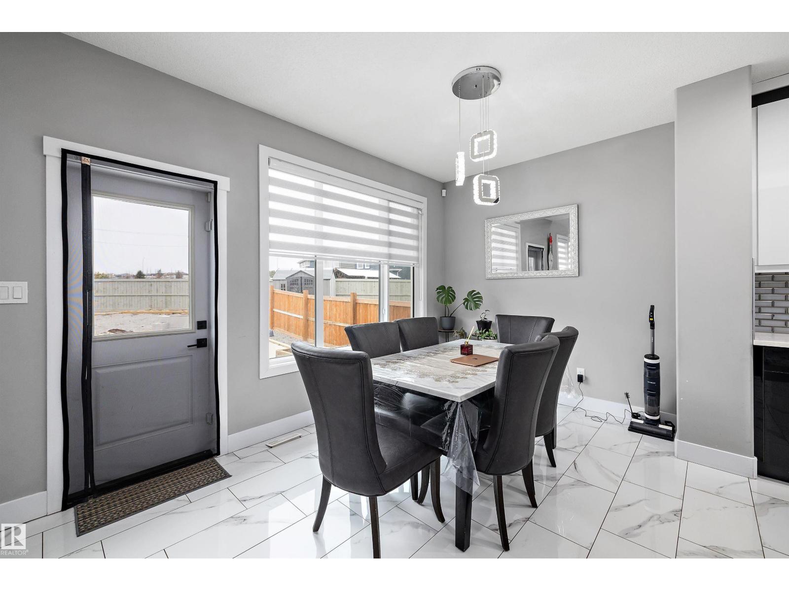 714 Ebbers Pl NW, Edmonton, Alberta  T5Y 3V3 - Photo 11 - E4495985