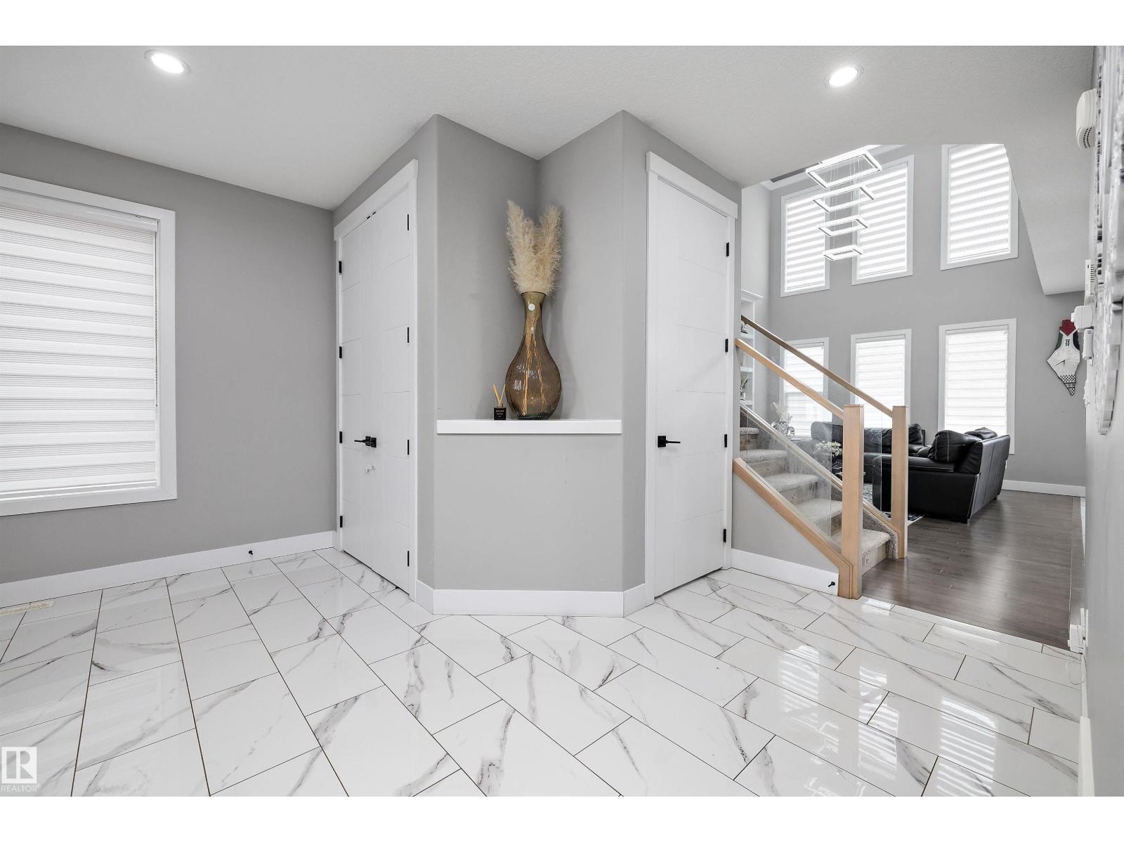 714 Ebbers Pl NW, Edmonton, Alberta  T5Y 3V3 - Photo 2 - E4495985