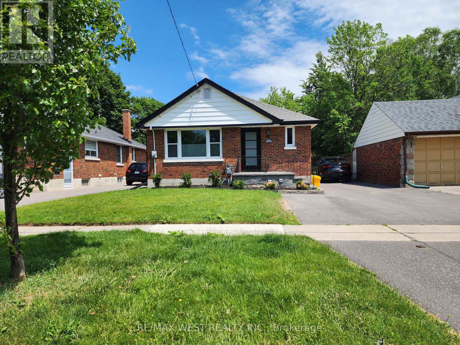 MAIN - 835 HORTOP STREET, Oshawa, Ontario