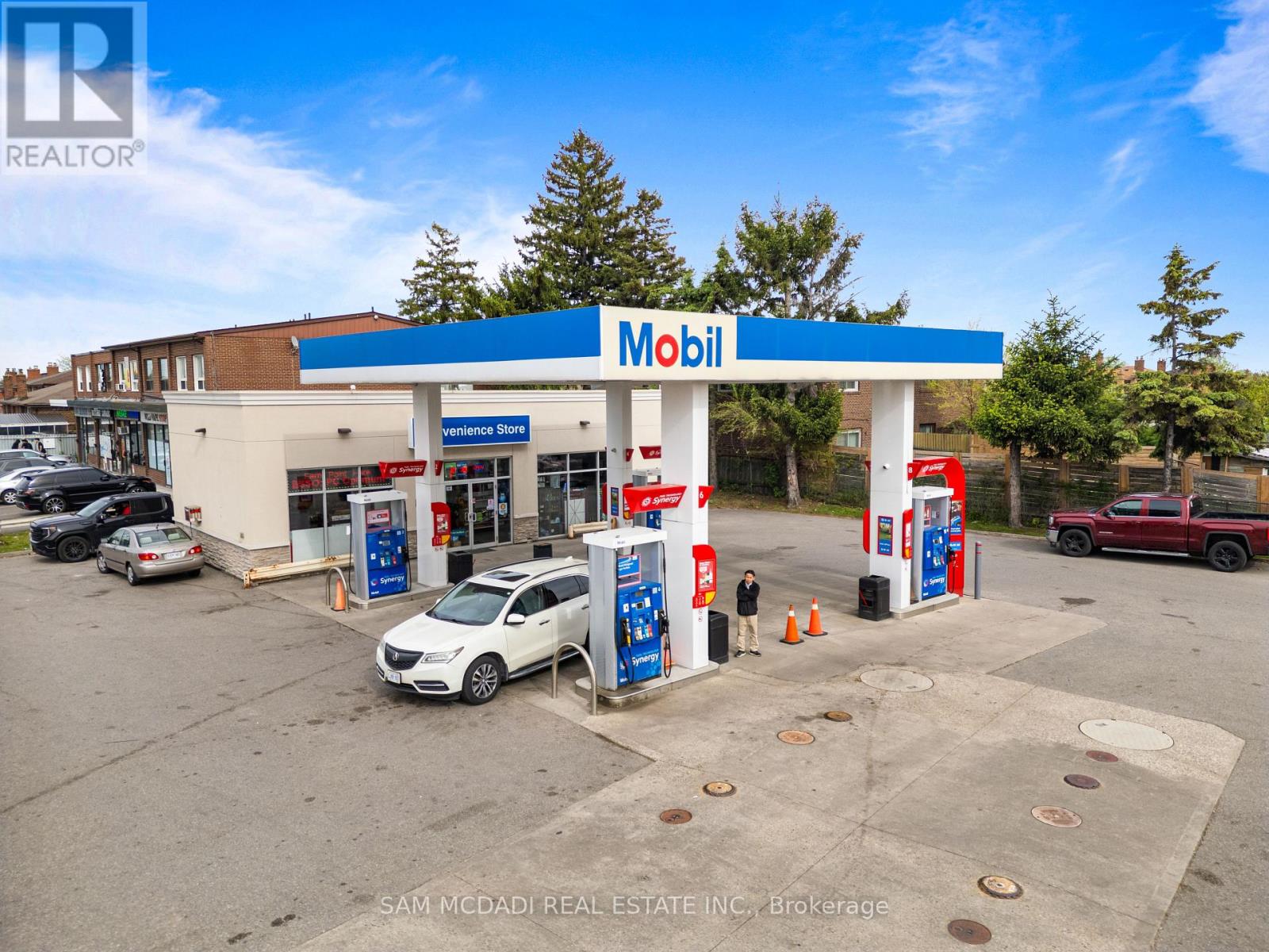 6199 STEELES AVENUE W, Toronto, Ontario