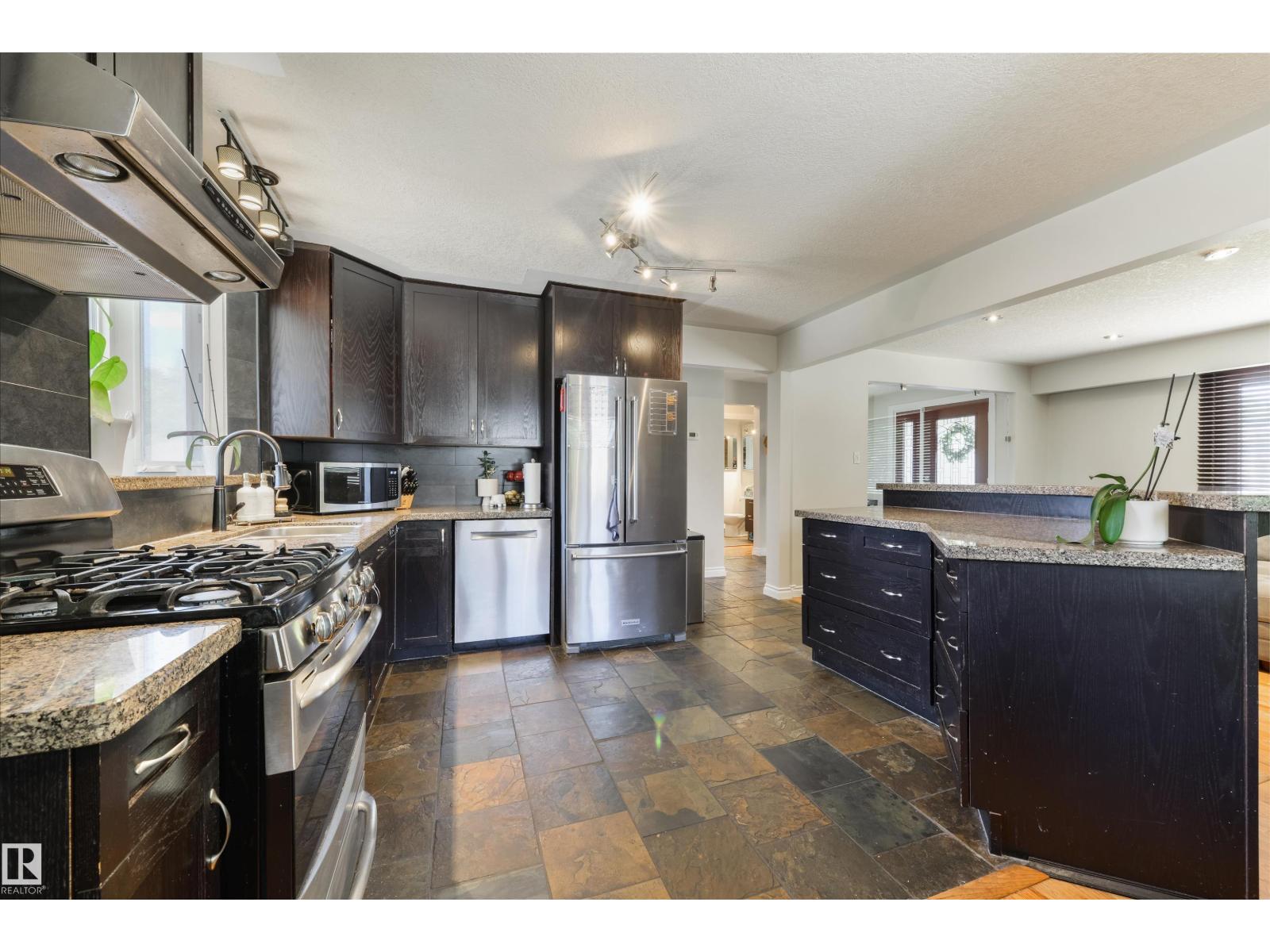 8917 162 St NW, Edmonton, Alberta  T5R 2M5 - Photo 13 - E4495987