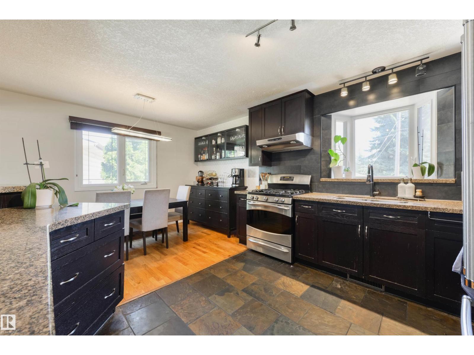 8917 162 St NW, Edmonton, Alberta  T5R 2M5 - Photo 14 - E4495987