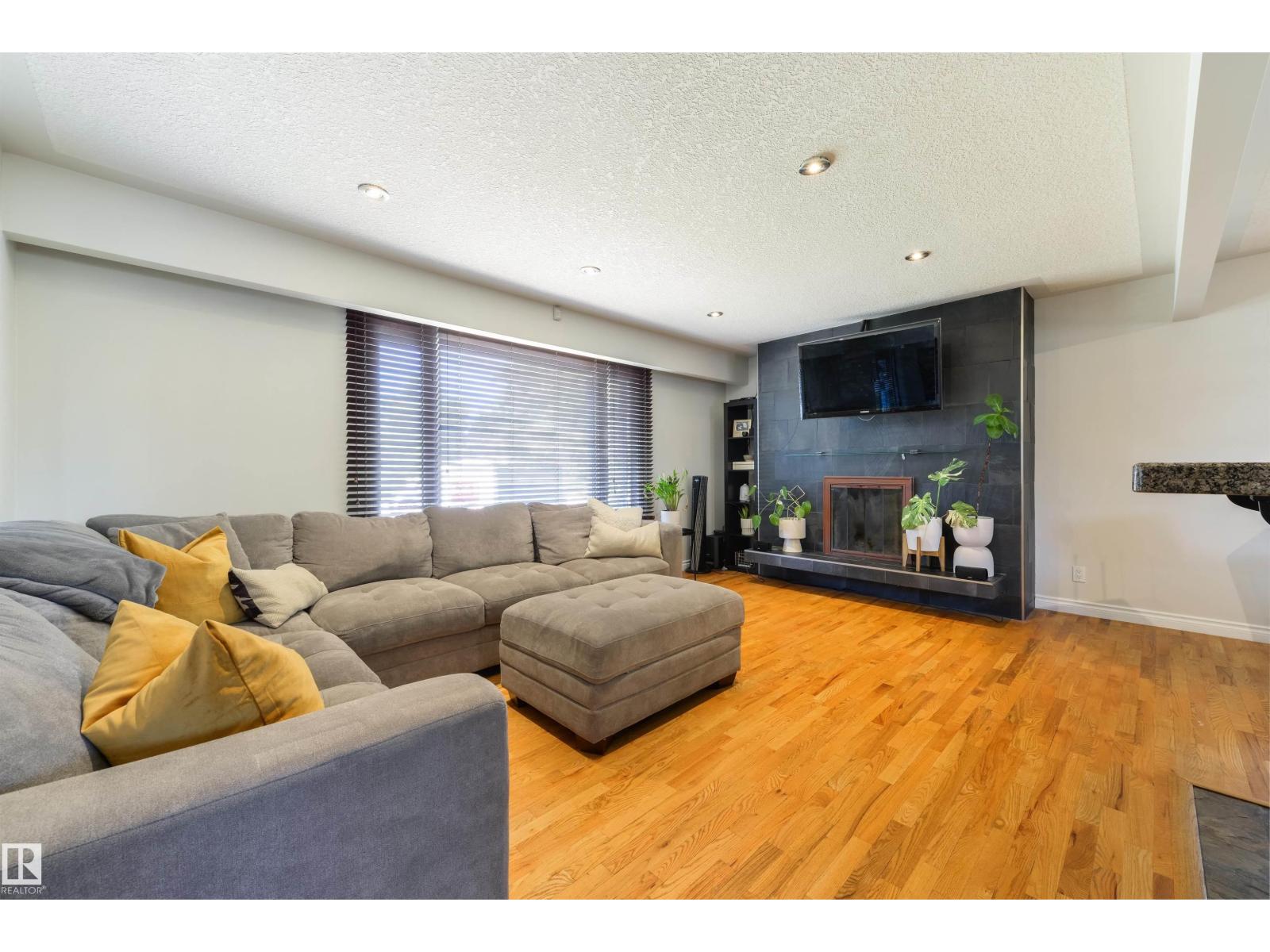 8917 162 St NW, Edmonton, Alberta  T5R 2M5 - Photo 6 - E4495987
