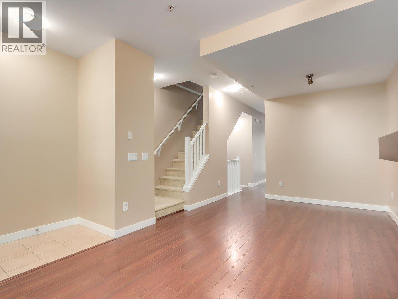319 E 15th Street, North Vancouver, British Columbia  V7L 2R6 - Photo 4 - R3140002