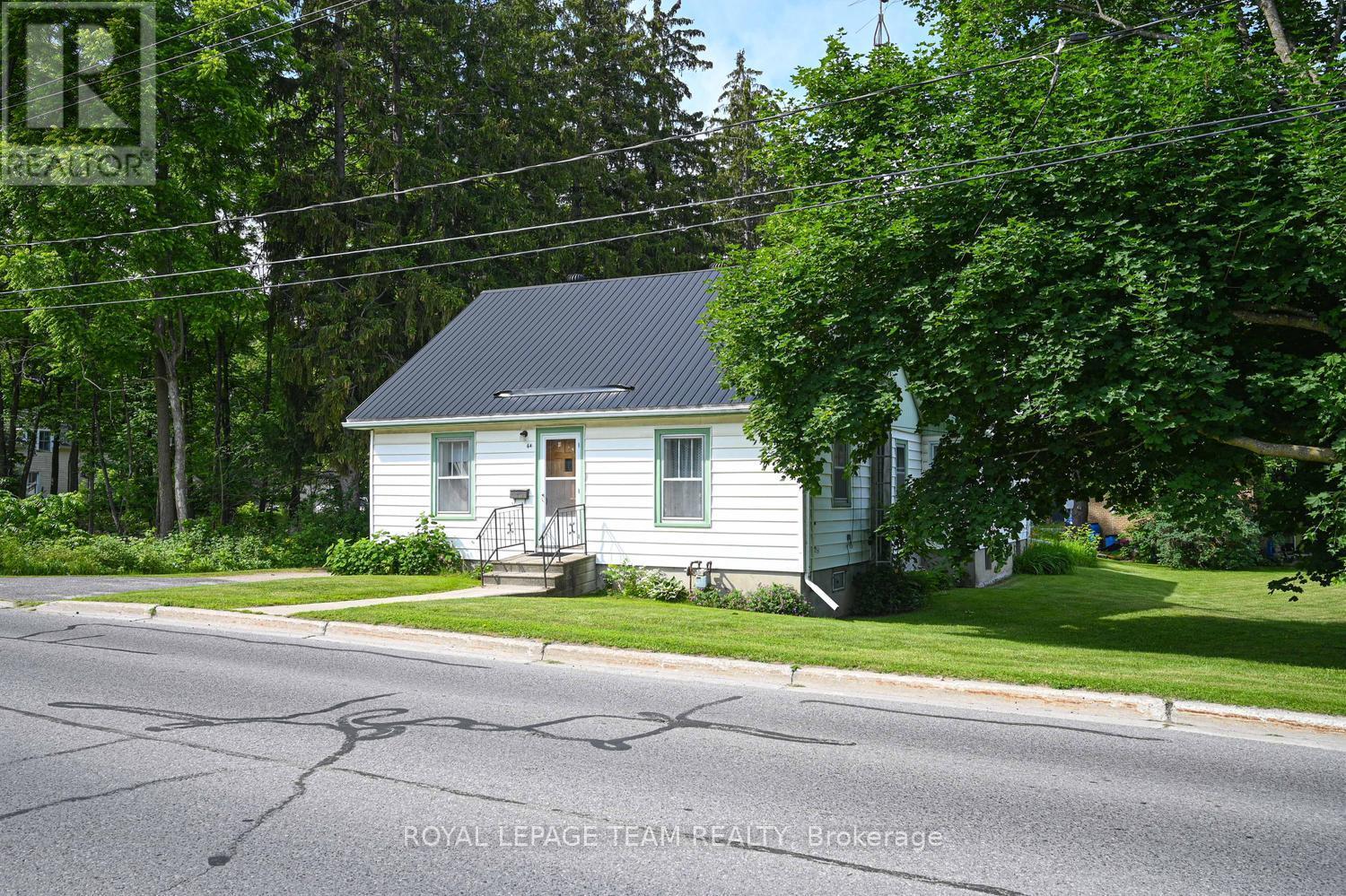 64 Drummond St. Street W, Perth, Ontario  K2H 2K4 - Photo 5 - X13496642