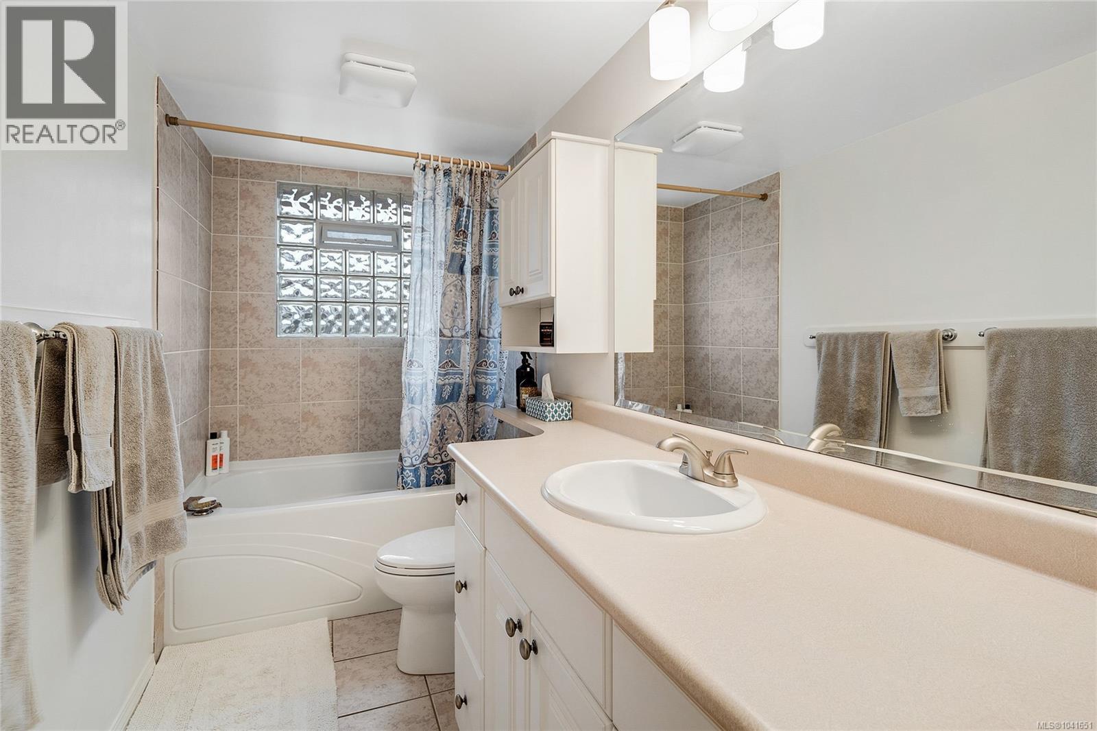1571 Kenmore Rd, Saanich, British Columbia  V8N 2E2 - Photo 11 - 1041651