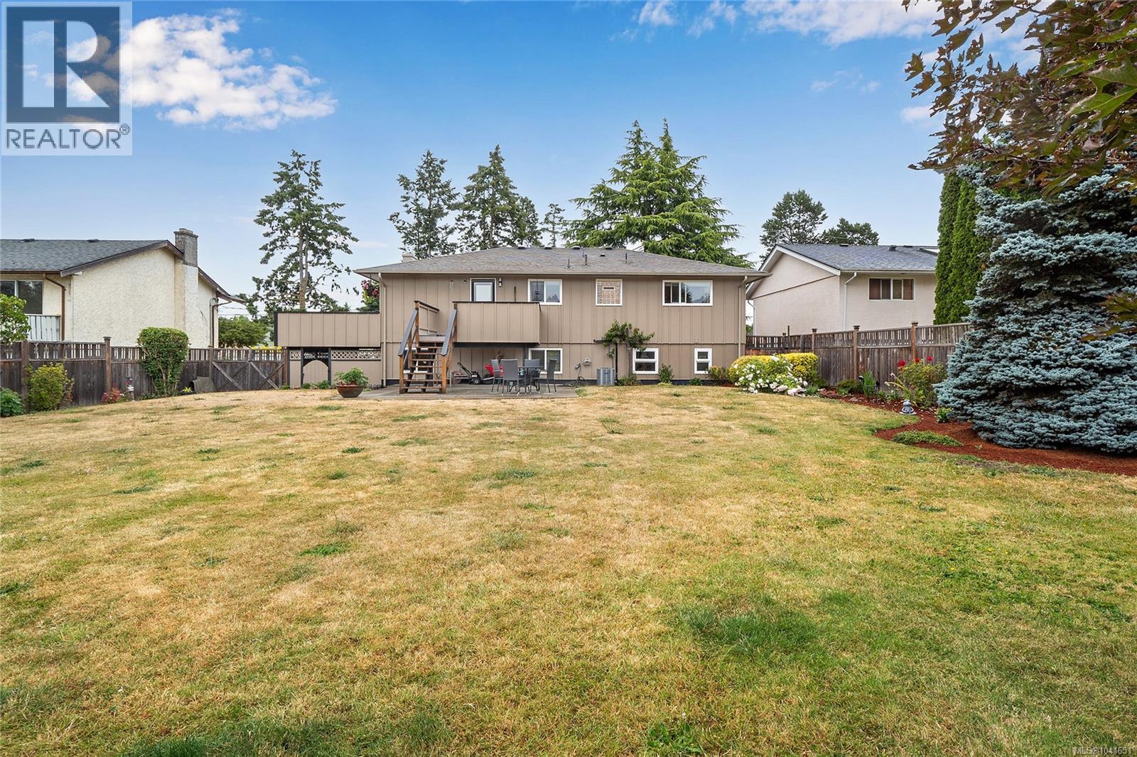 1571 Kenmore Rd, Saanich, British Columbia  V8N 2E2 - Photo 2 - 1041651