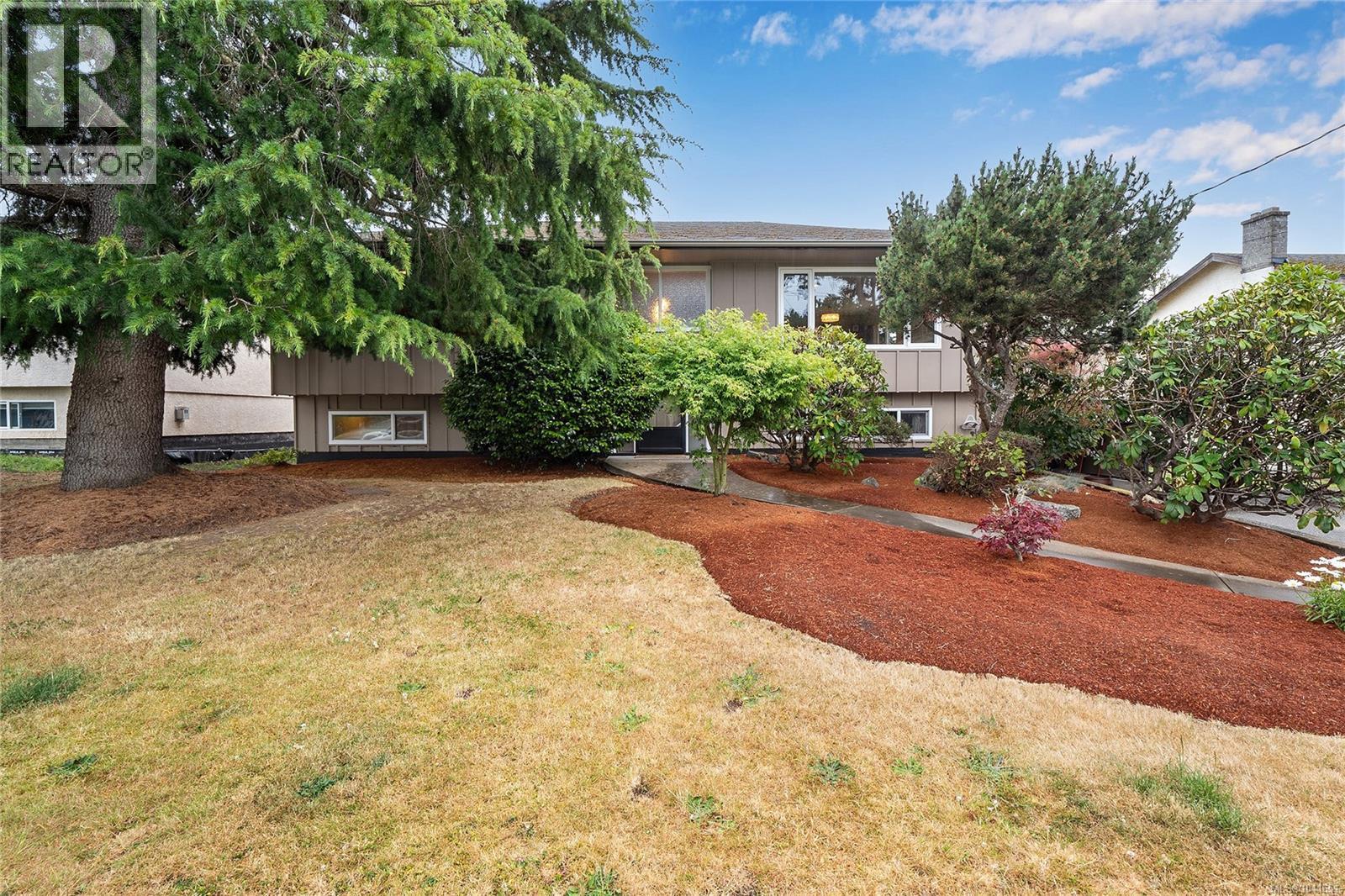 1571 Kenmore Rd, Saanich, British Columbia  V8N 2E2 - Photo 3 - 1041651