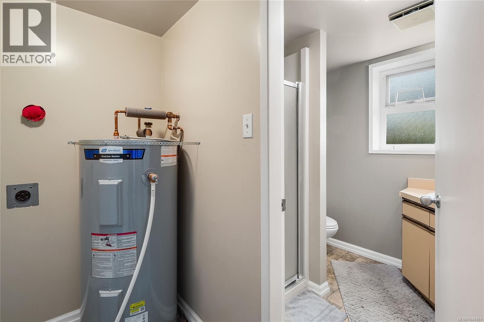 1571 Kenmore Rd, Saanich, British Columbia  V8N 2E2 - Photo 33 - 1041651