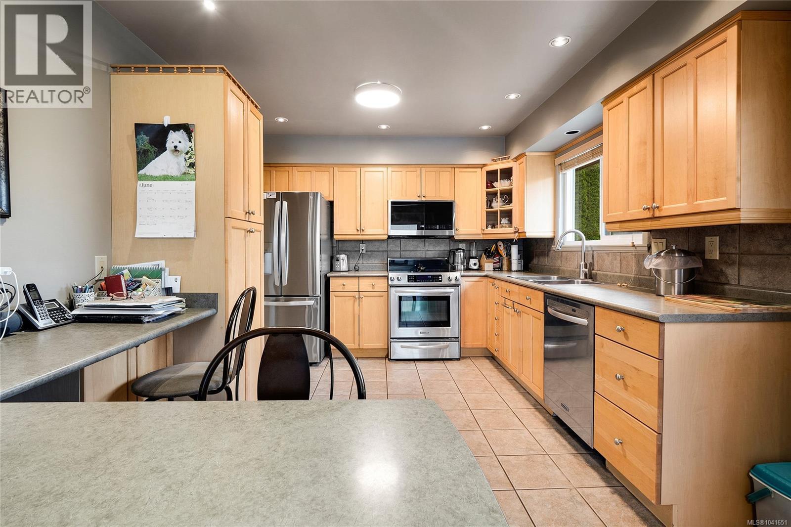 1571 Kenmore Rd, Saanich, British Columbia  V8N 2E2 - Photo 5 - 1041651