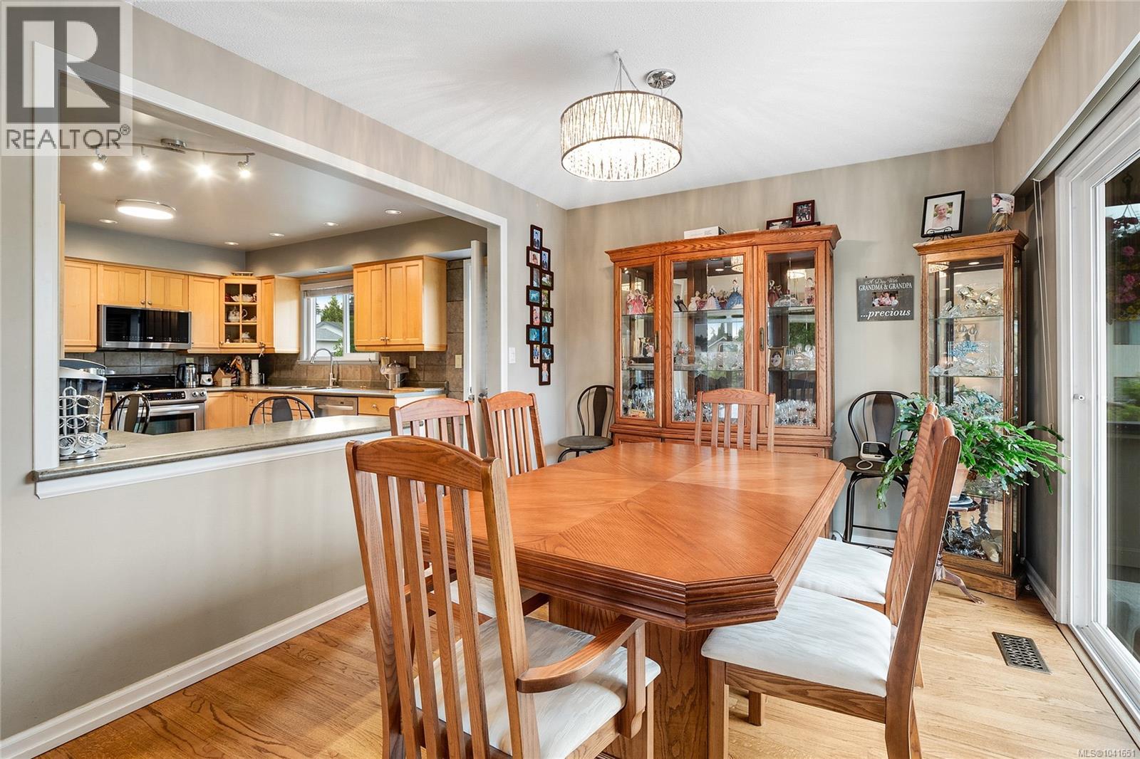 1571 Kenmore Rd, Saanich, British Columbia  V8N 2E2 - Photo 7 - 1041651