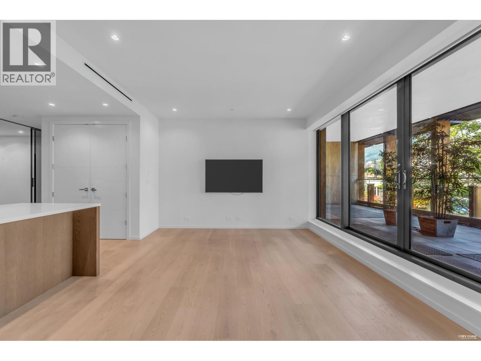 214 1355 Bellevue Avenue, West Vancouver, British Columbia  V7T 0B4 - Photo 10 - R3140517