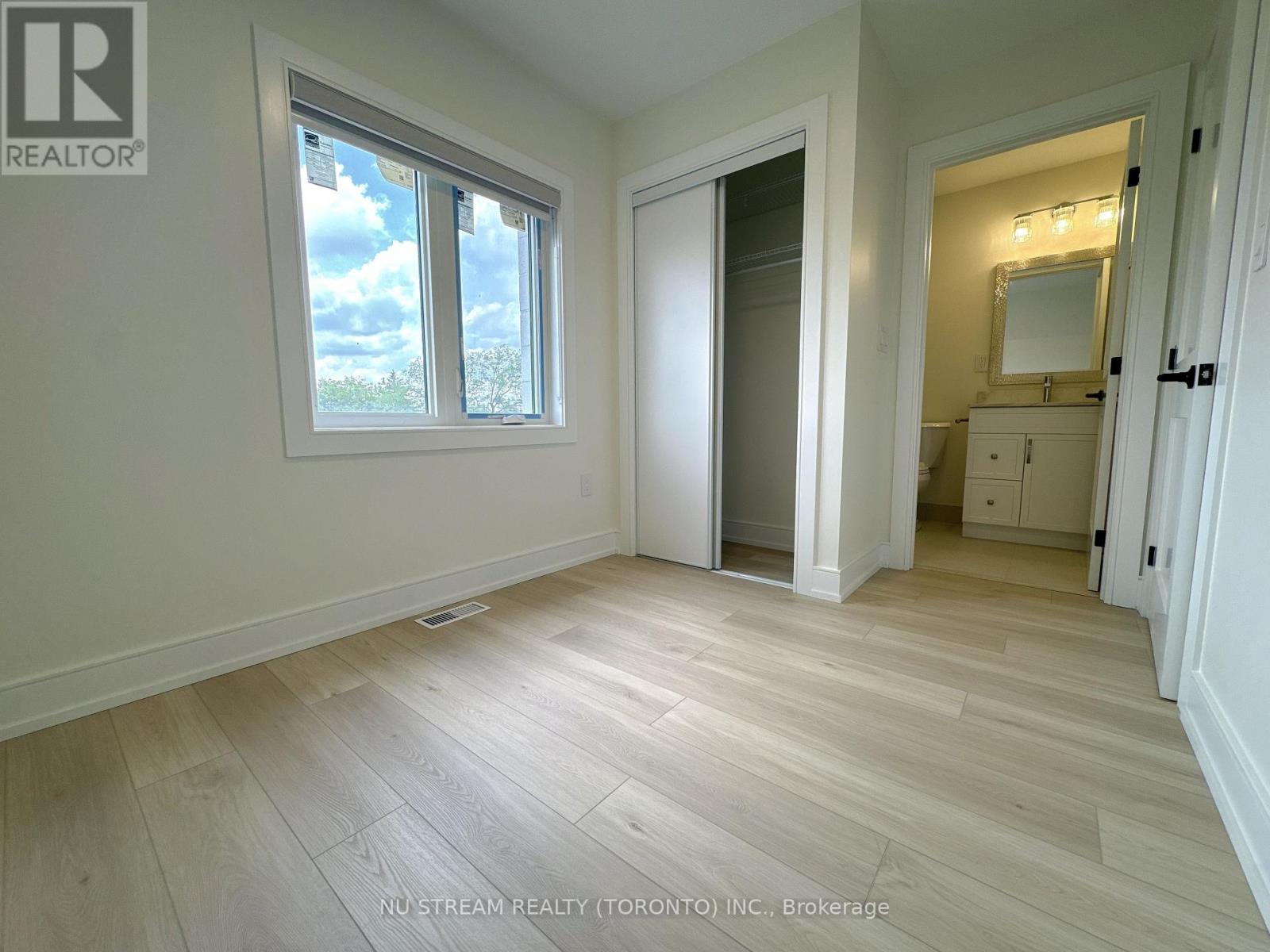 Unit 4 - 42 Bartley Drive, Toronto, Ontario  M4A 1B9 - Photo 13 - C13492120