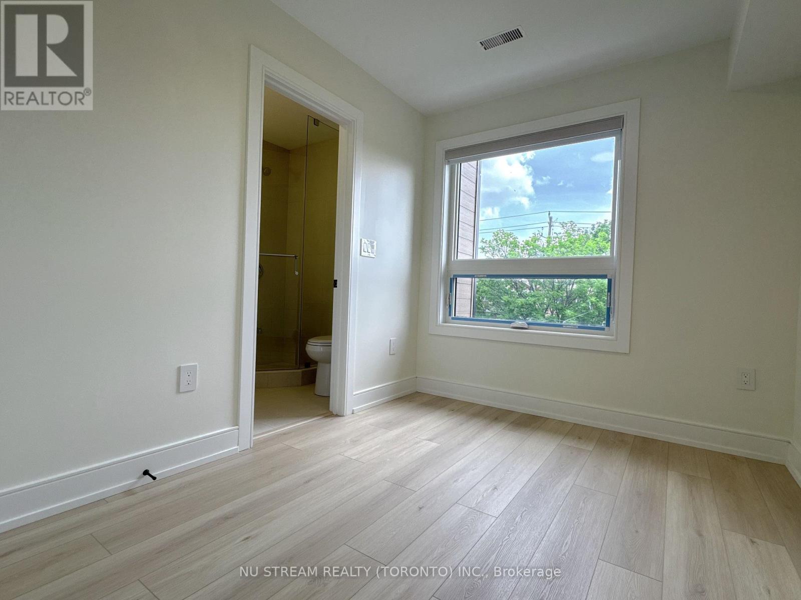 Unit 4 - 42 Bartley Drive, Toronto, Ontario  M4A 1B9 - Photo 12 - C13492120