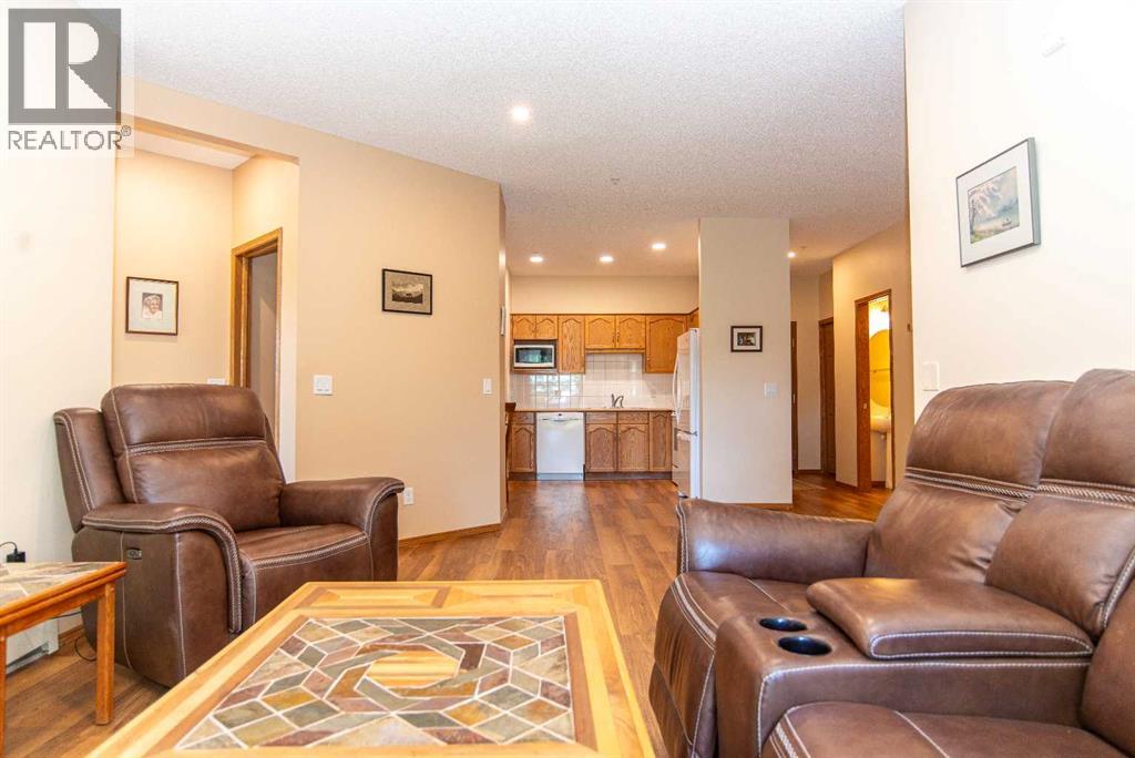 112, 72 Quigley Drive, Cochrane, Alberta  T4C 2K6 - Photo 5 - A2324594