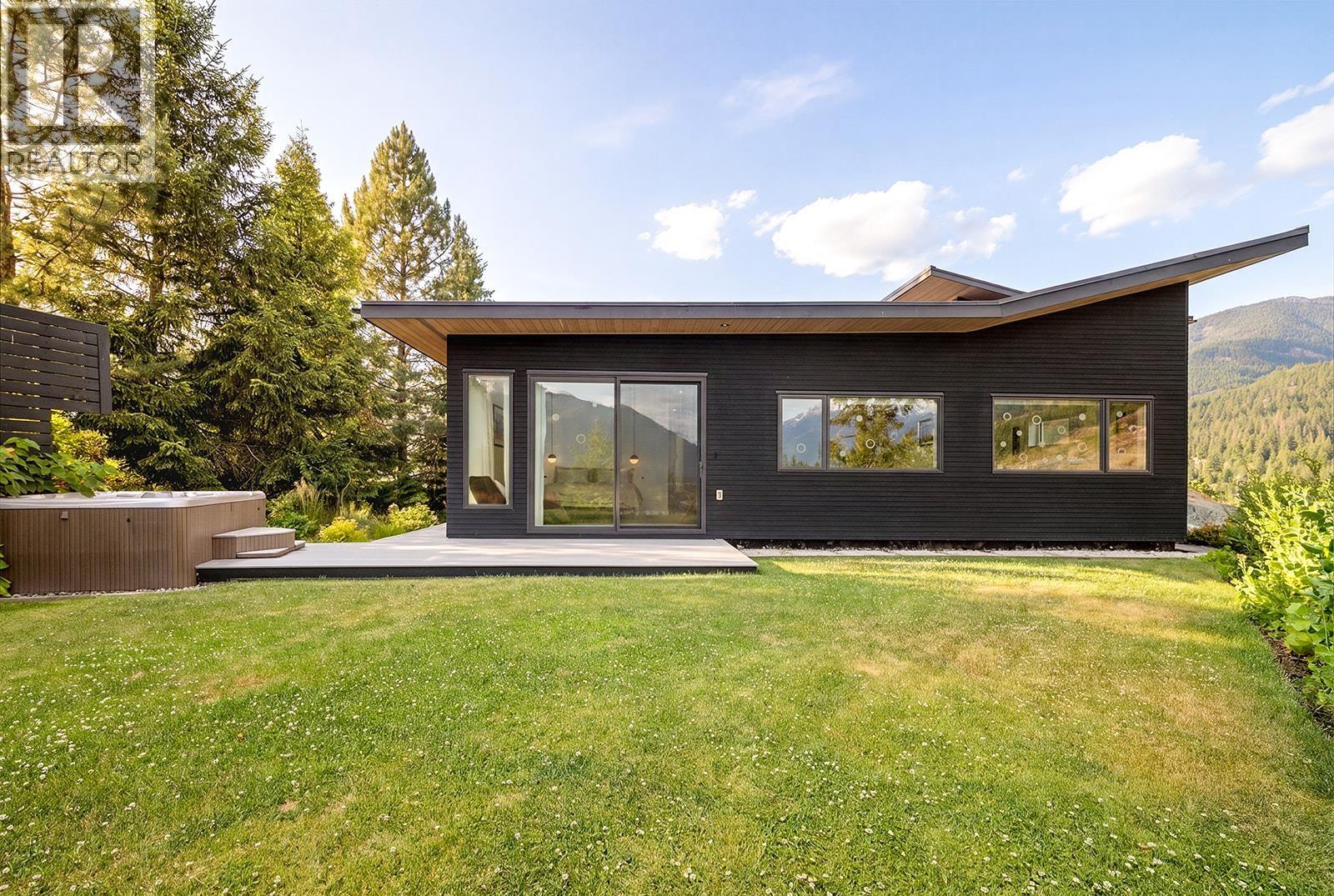 1764 Pinewood Drive, Pemberton, British Columbia  V0N 2L3 - Photo 29 - R3140523