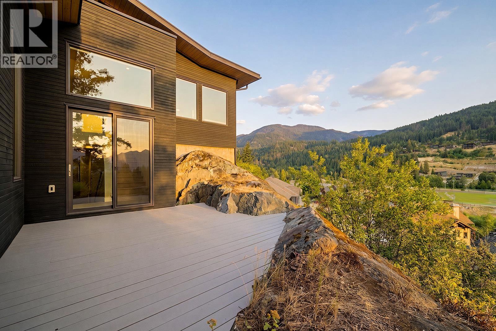 1764 Pinewood Drive, Pemberton, British Columbia  V0N 2L3 - Photo 30 - R3140523