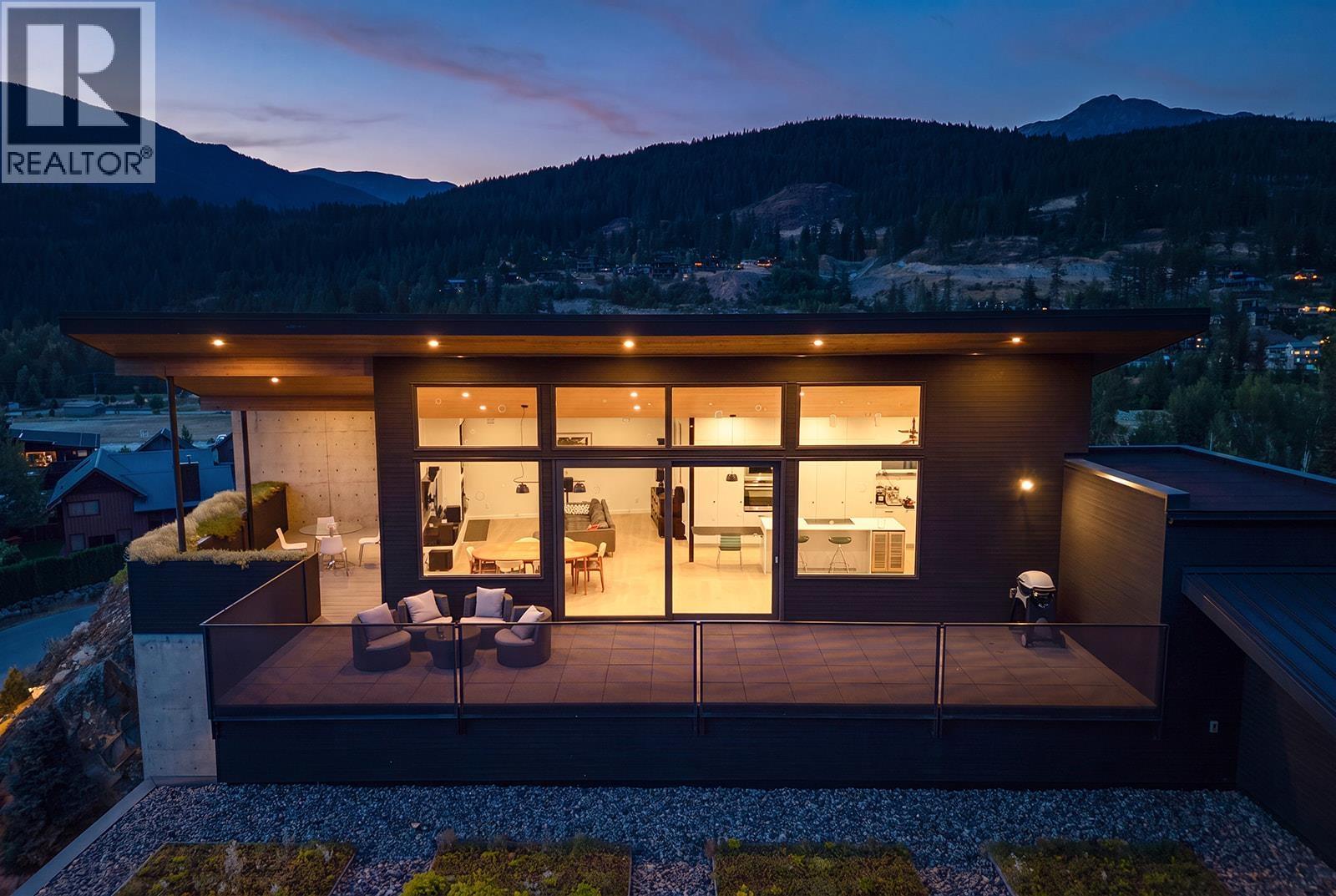 1764 Pinewood Drive, Pemberton, British Columbia  V0N 2L3 - Photo 32 - R3140523