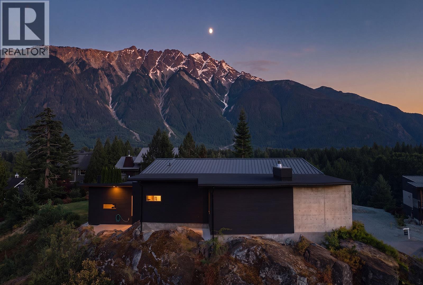 1764 Pinewood Drive, Pemberton, British Columbia  V0N 2L3 - Photo 33 - R3140523