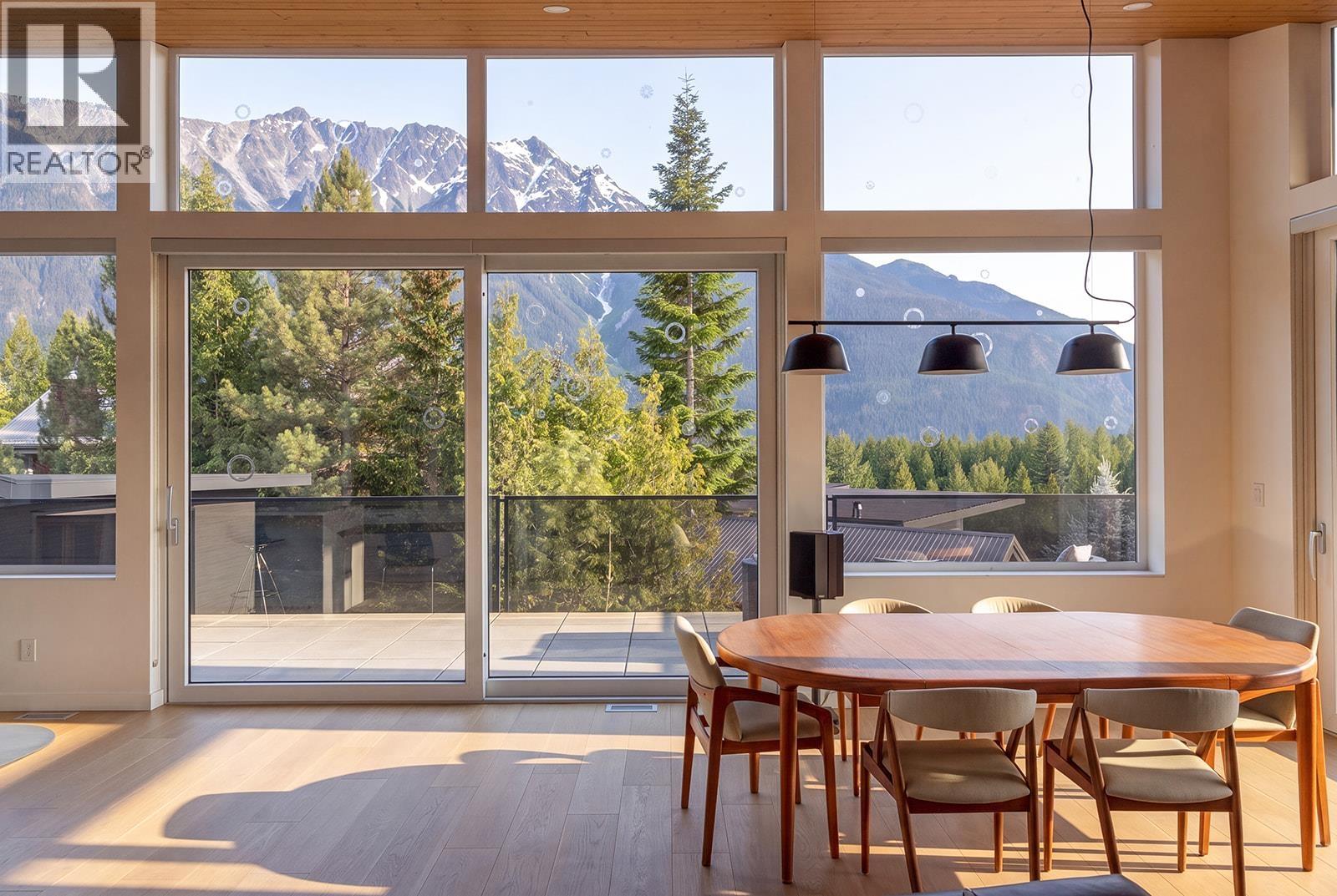 1764 Pinewood Drive, Pemberton, British Columbia  V0N 2L3 - Photo 9 - R3140523