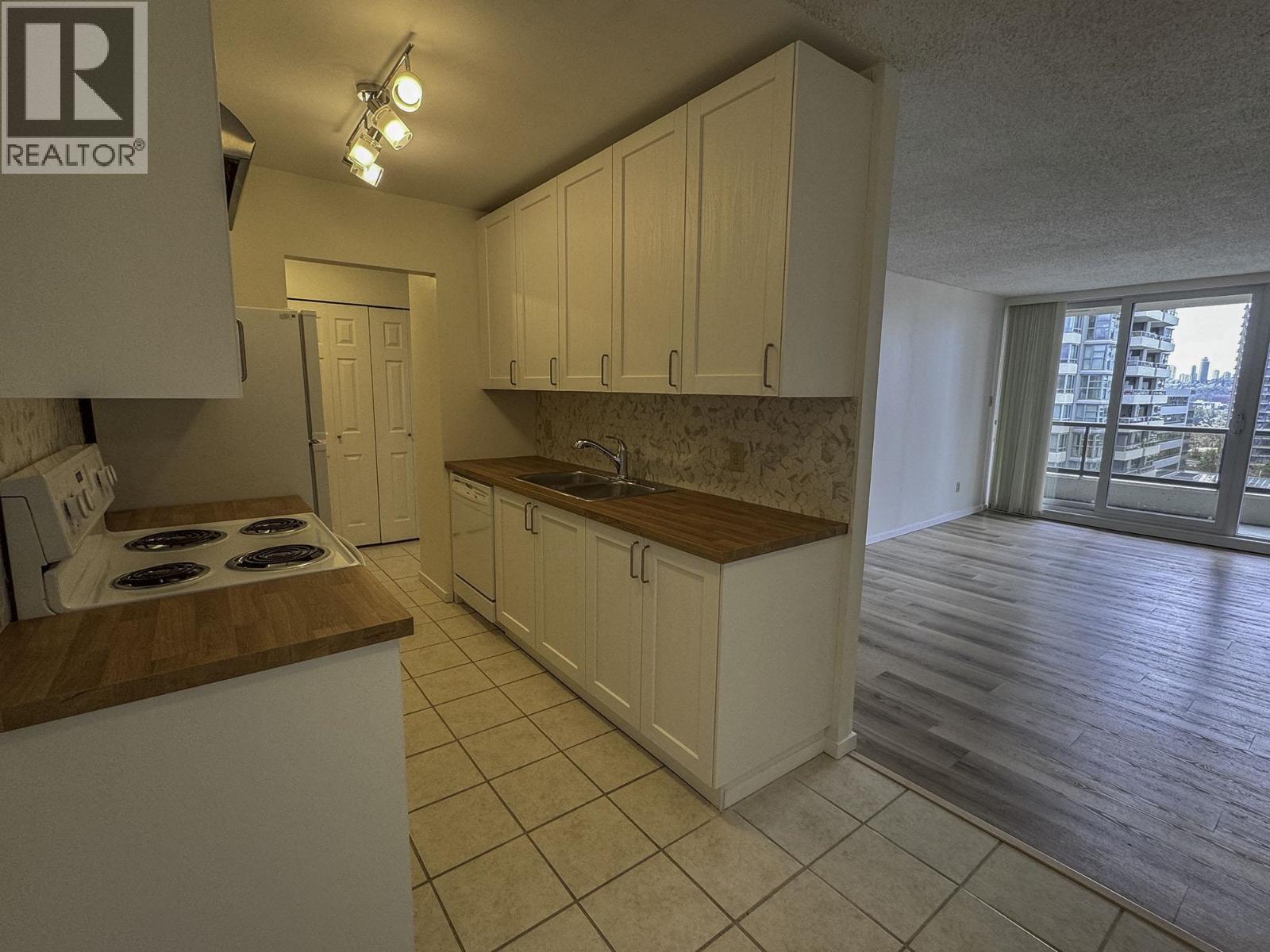 806 4353 Halifax Street, Burnaby, British Columbia  V5C 5Z4 - Photo 5 - R3140541