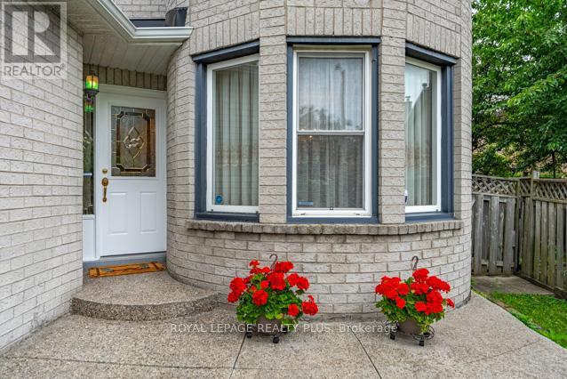 4622 Bismark Crescent, Mississauga, Ontario  L5R 1K2 - Photo 4 - W13496640