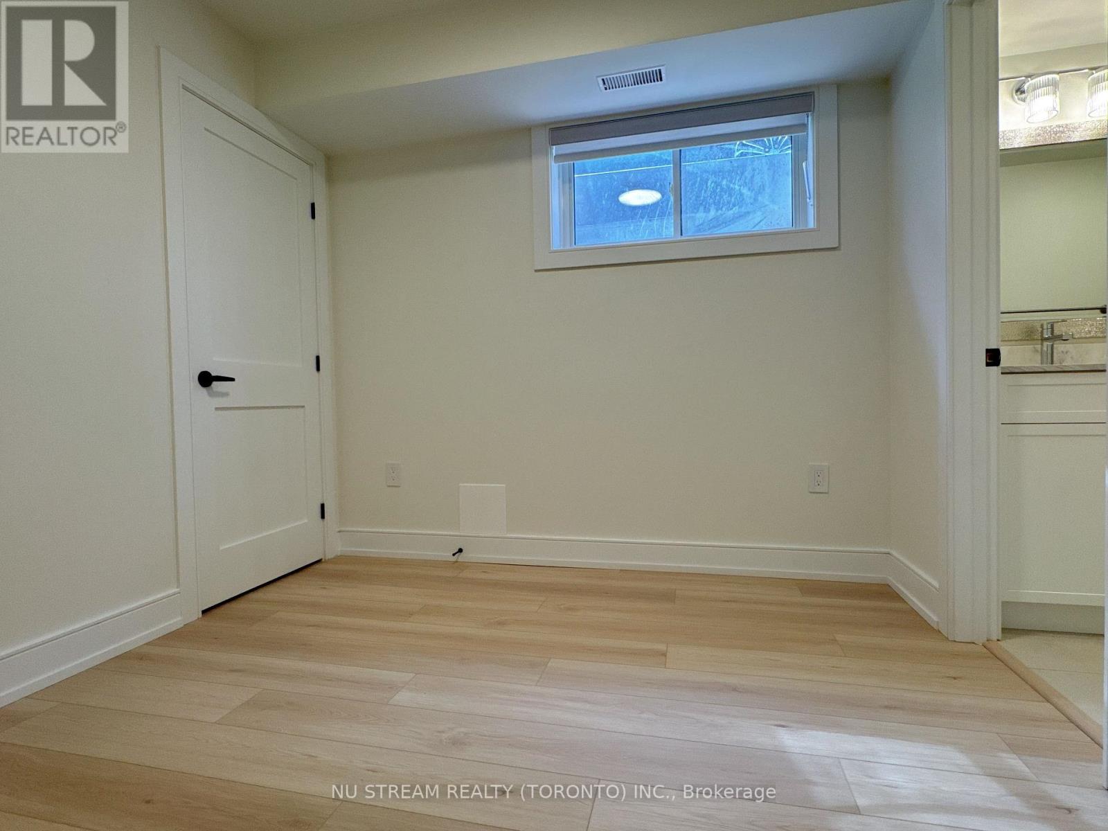 Unit 2 - 42 Bartley Drive, Toronto, Ontario  M4A 1B9 - Photo 14 - C13492956