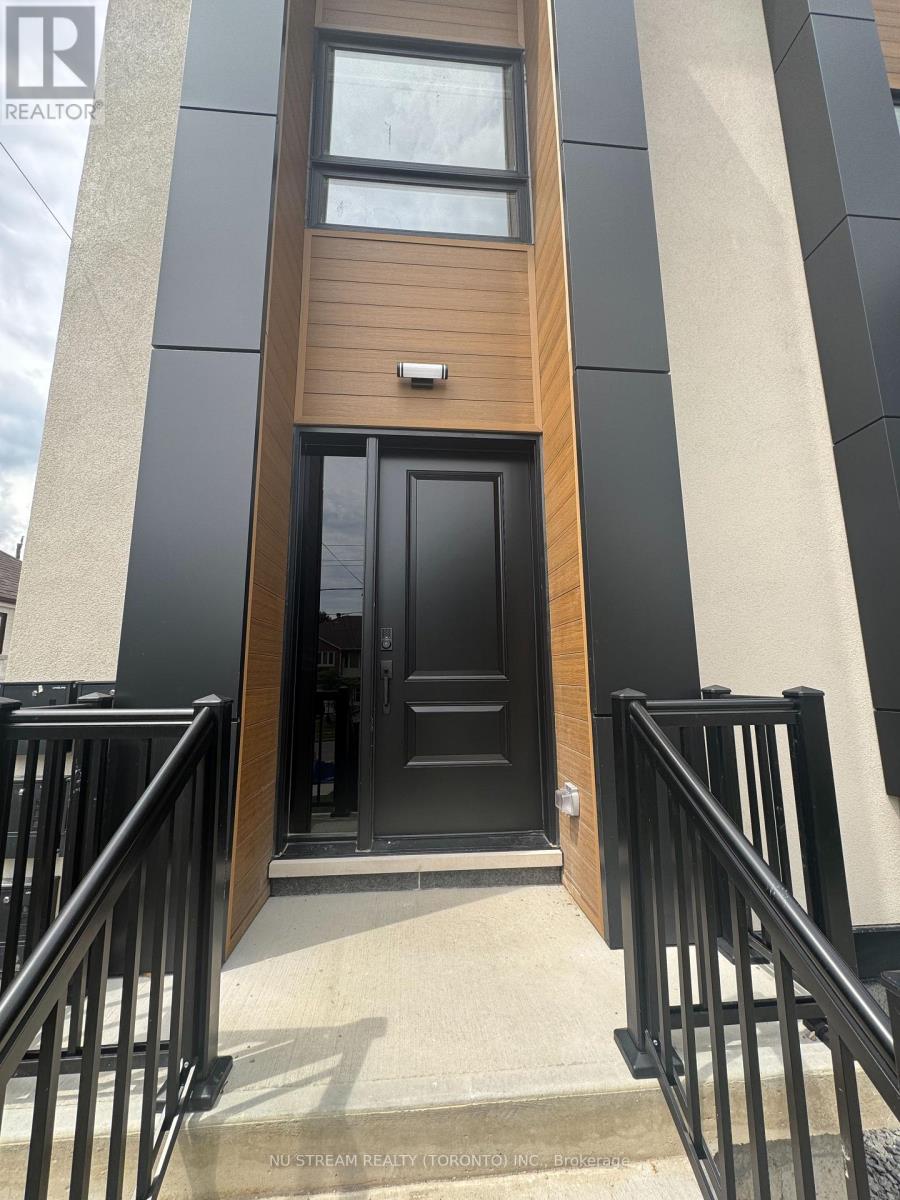Unit 2 - 42 Bartley Drive, Toronto, Ontario  M4A 1B9 - Photo 2 - C13492956