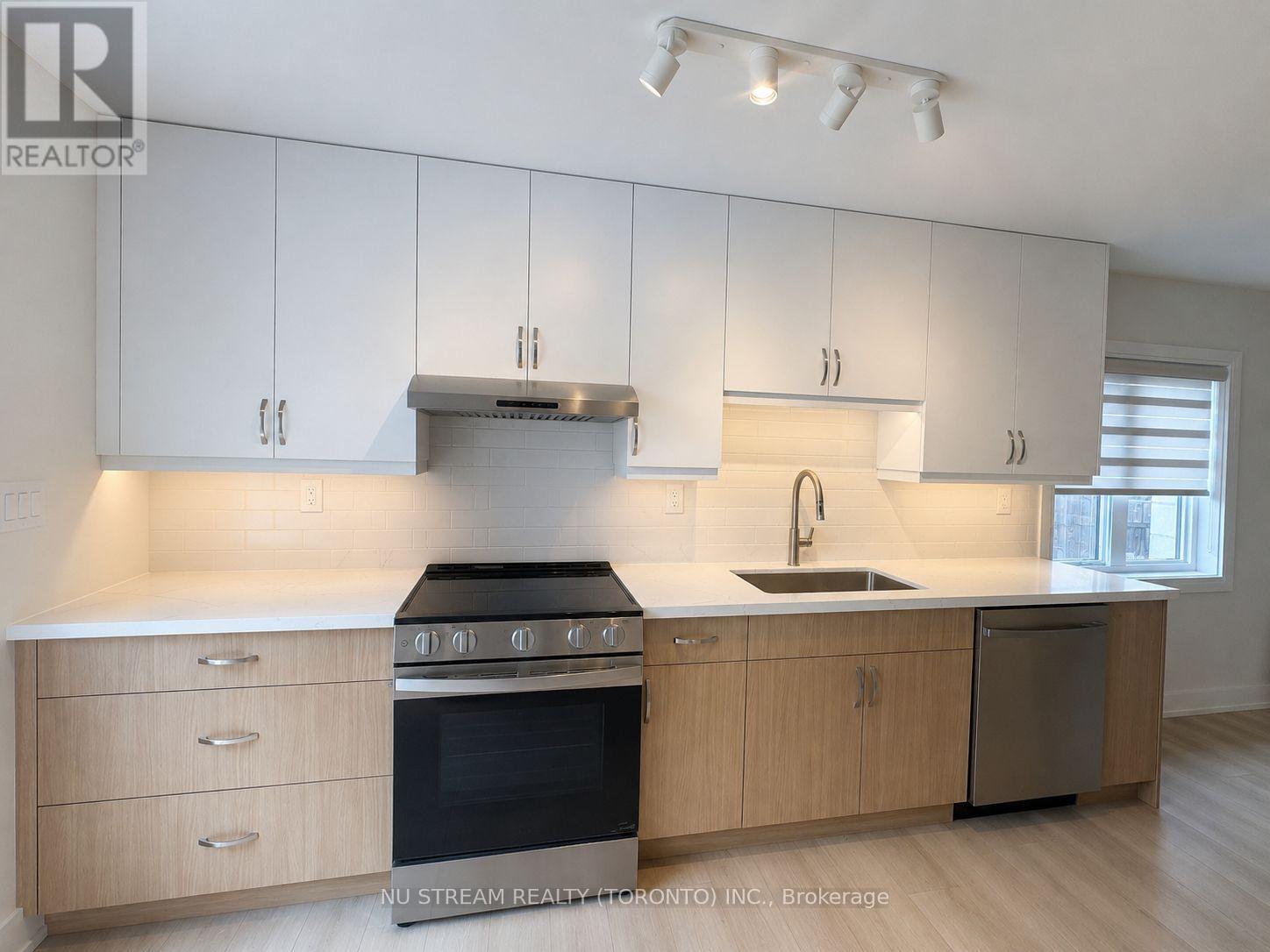 Unit 2 - 42 Bartley Drive, Toronto, Ontario  M4A 1B9 - Photo 3 - C13492956