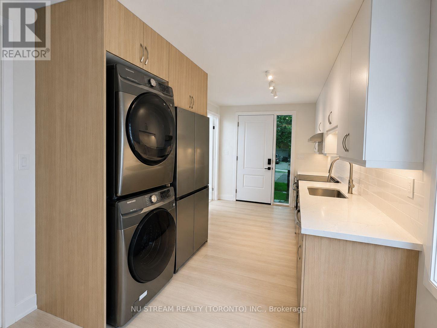 Unit 2 - 42 Bartley Drive, Toronto, Ontario  M4A 1B9 - Photo 4 - C13492956