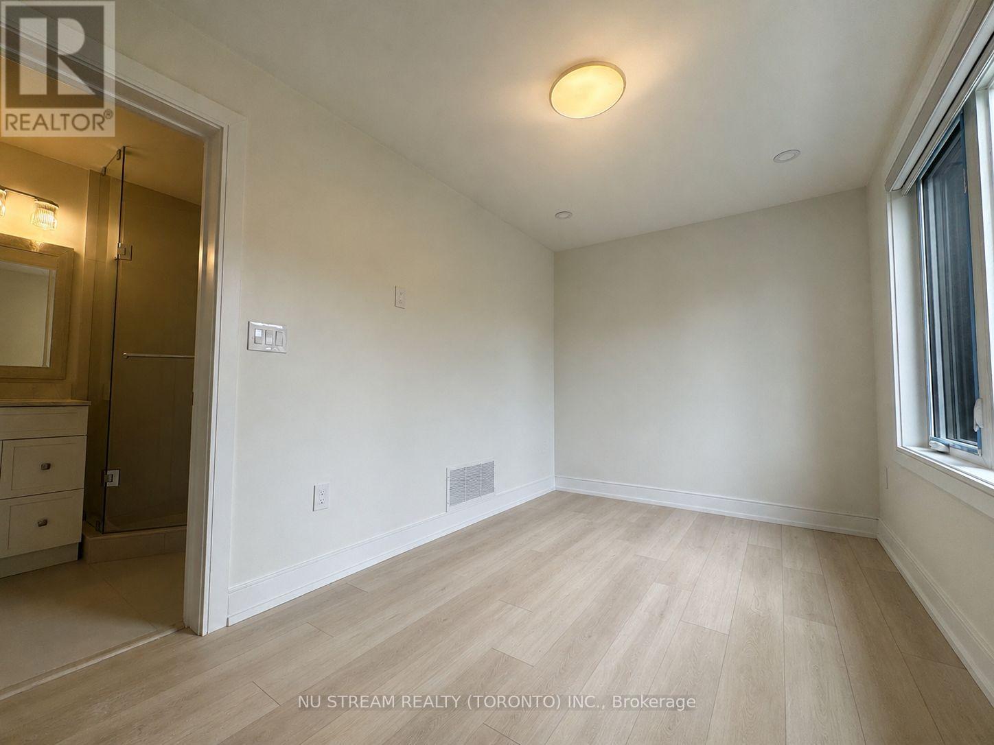 Unit 2 - 42 Bartley Drive, Toronto, Ontario  M4A 1B9 - Photo 7 - C13492956