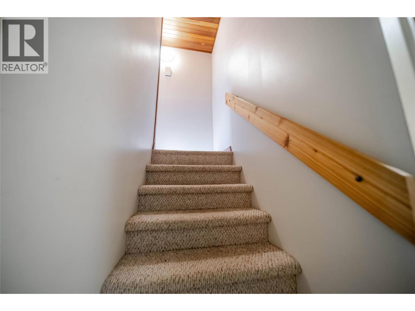 962 Dewdney Way, Kimberley, British Columbia V1A 3E9 - Photo 2 - 10392621