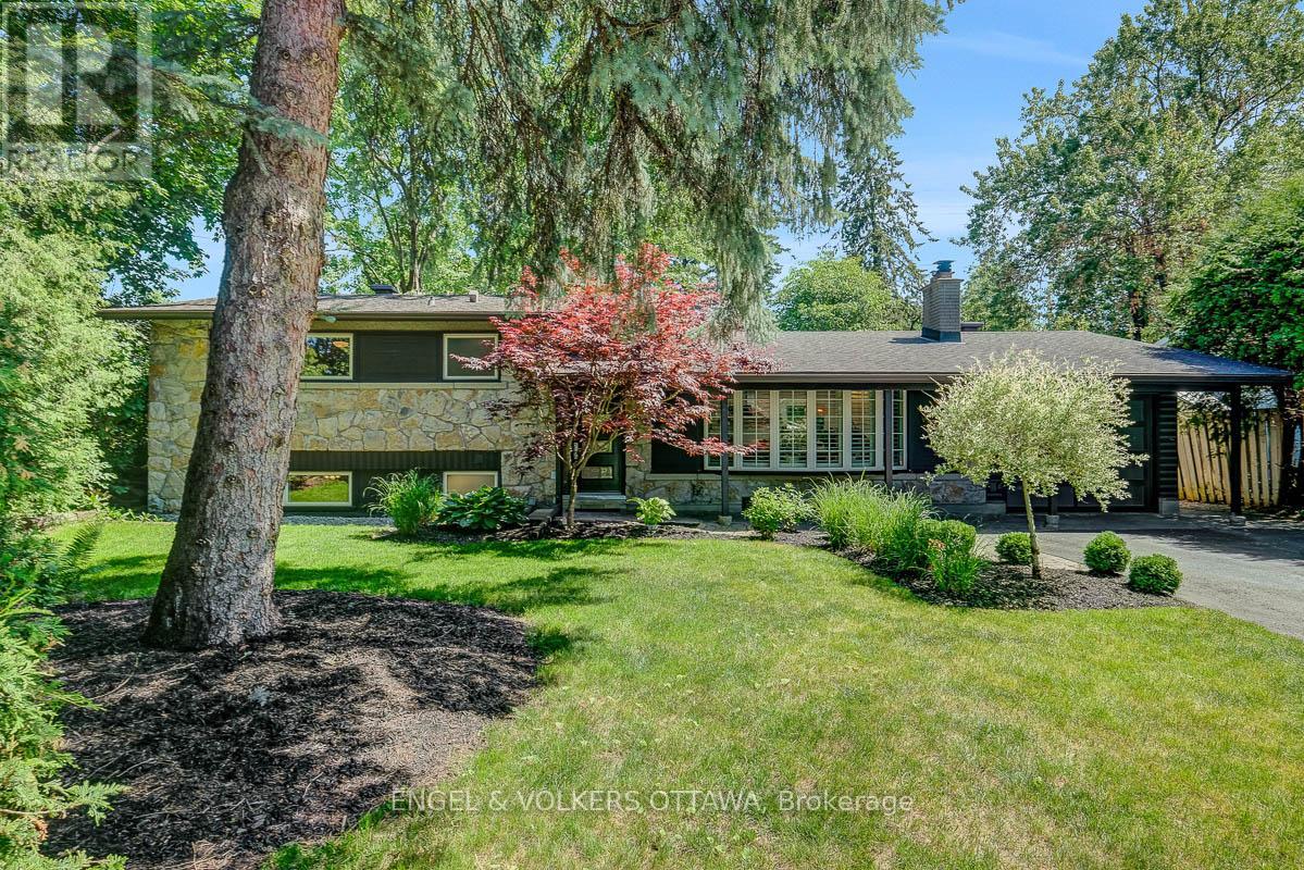 54 QUALICUM STREET, Ottawa, Ontario