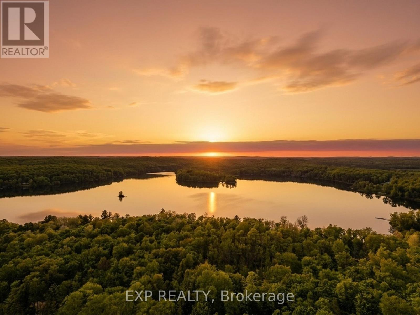 686 EAST FOX LAKE ROAD, Huntsville, Ontario