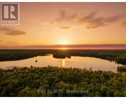 686 EAST FOX LAKE ROAD, Huntsville, Ontario