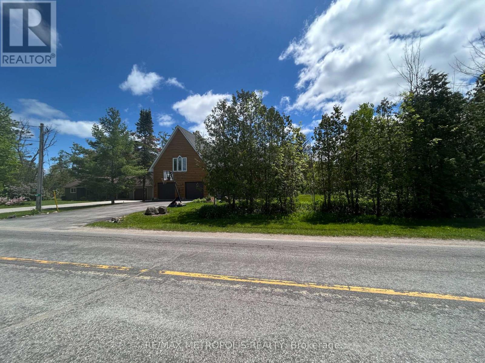 593 Lakeshore Road E, Oro-Medonte, Ontario  L5G 1J4 - Photo 2 - S13496680